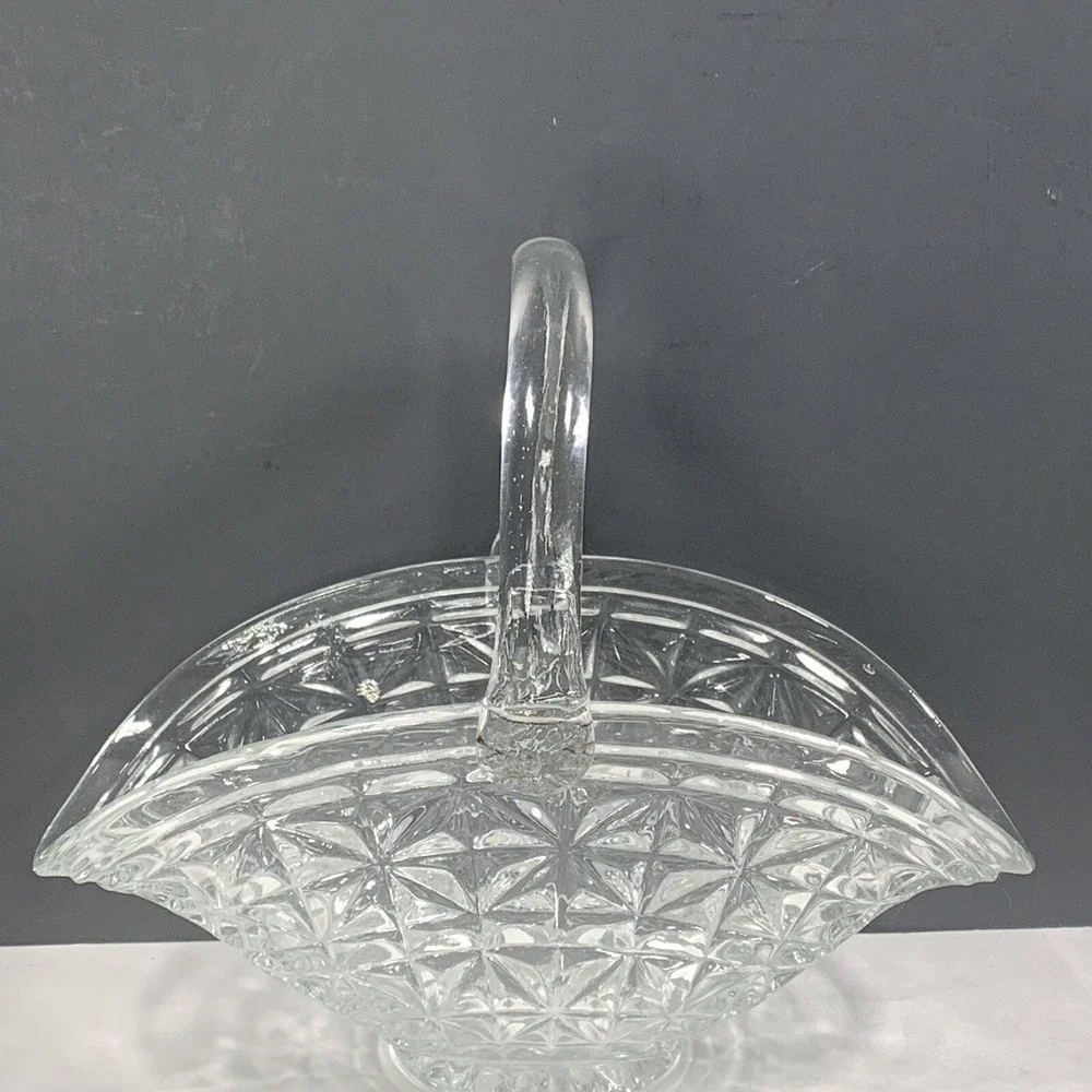 L.E. Smith Clear Pressed Glass Basket Daisy Button Pattern Applied Handle Vtg